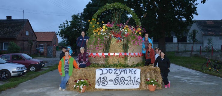 Tym razem wszystkich wita gigantyczny wieniec - Zdjęcie główne