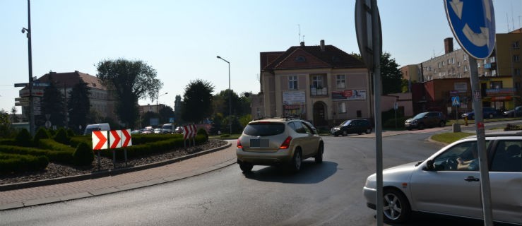 Na tym rondzie trzeba uważać. Mandat był w gotówce - Zdjęcie główne