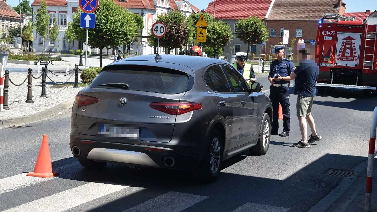 Potrącenie pieszego na pasach i nastolatka na hulajnodze. Policjanci zakwalifikowali zdarzenie jako wypadek drogowy