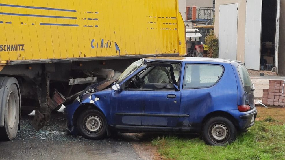 W wyniku zderzenia jedna osoba została ranna i przetransportowana do szpitala [AKTUALIZACJA] - Zdjęcie główne