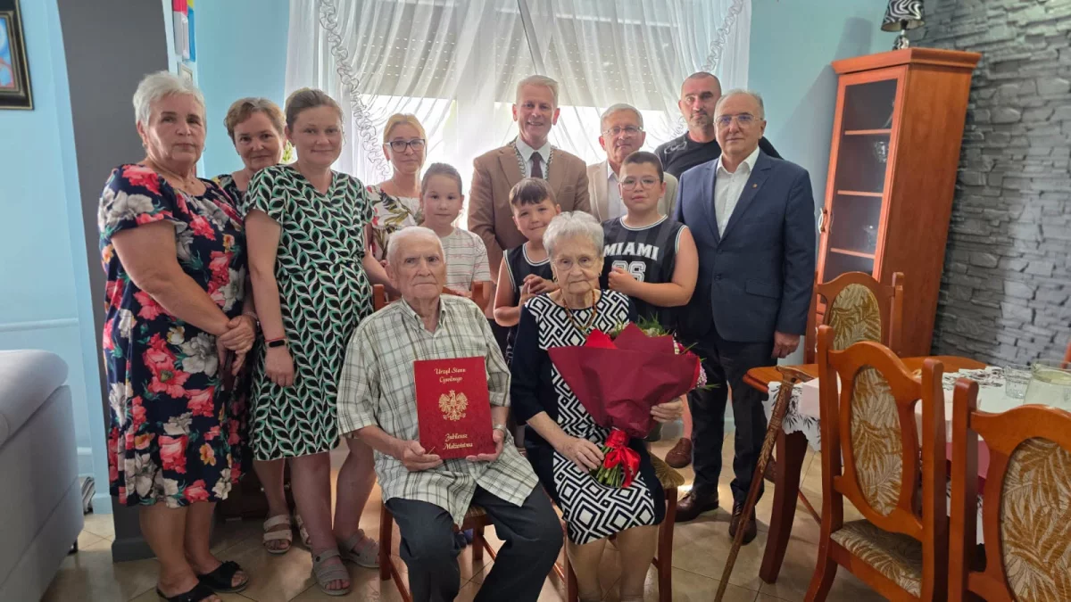 Pani Zofia i pan Jan są małżeństwem od 70 lat. "Prawdziwa miłość jest niezniszczalna i jak kamień potrafi przetrwać wieki"