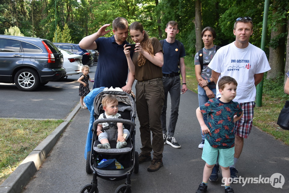 Mój czysty las - wspólna akcja GOK Hutnik i Nadleśnictwa Piaski. Cel - posprzątać las ze śmieci. Spotkanie drugie: 23 czerwca przy stacji uzdatniania wody pod Gostyniem