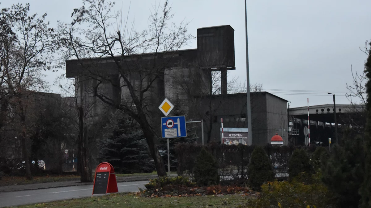 Magazyn odpadów może zniknąć z centrum Gostynia? Gminni włodarze mają rozwiązanie. Parking czy mieszkania? - Zdjęcie główne