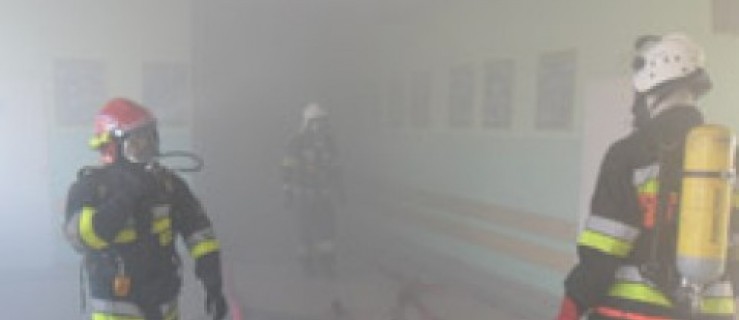 Z płonącej szkoły uratowano 600 uczniów - Zdjęcie główne