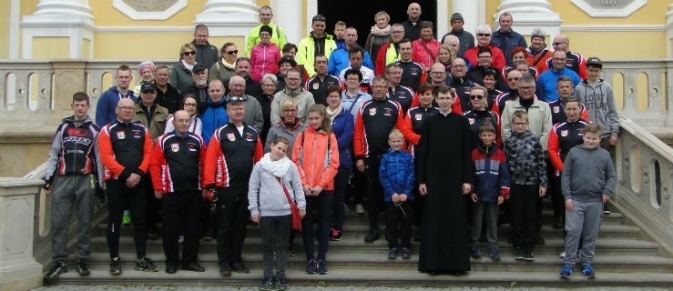 Patron znów nad nimi czuwał - Zdjęcie główne