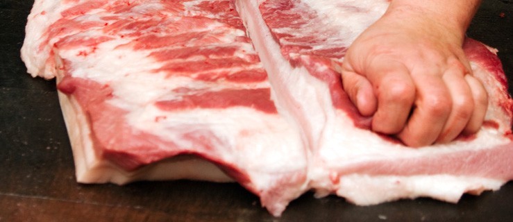 Zlikwidowano nielegalną ubojnię. 3,5 tony mięsa do utylizacji - Zdjęcie główne