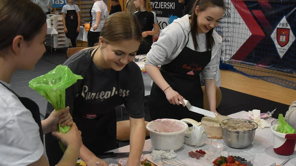 W Junior Bake a Cake w Poniecu - konkursie cukierniczym dla dzieci i młodzieży przyznano trzy nagrody i wyróżnienie - Zdjęcie główne