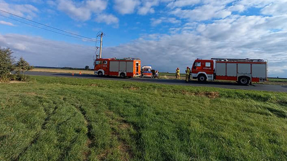 Kierowca motocykla wypadł z trasy i znalazł się w rowie. Jak to się stało? - Zdjęcie główne