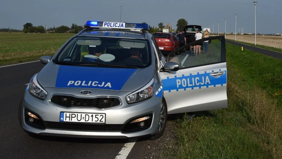 Mieszkaniec Leszna poprosił gostyńskich policjantów o eskortę. W drodze do szpitala w Jarocinie jego żona zaczęła rodzić - Zdjęcie główne