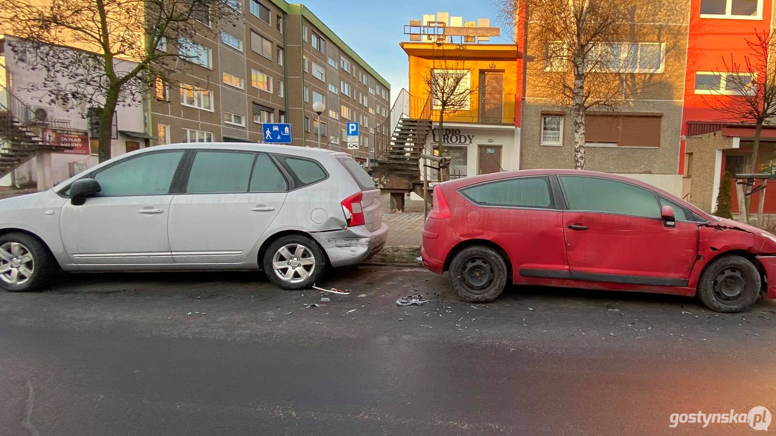 Tak wyglądały dwa z trzech aut uszkodzonych w czasie rajdu pijanego 31-latka