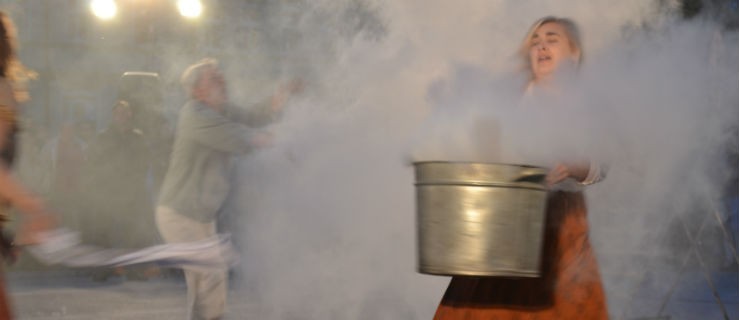 Dym i ogień na rynku - Zdjęcie główne