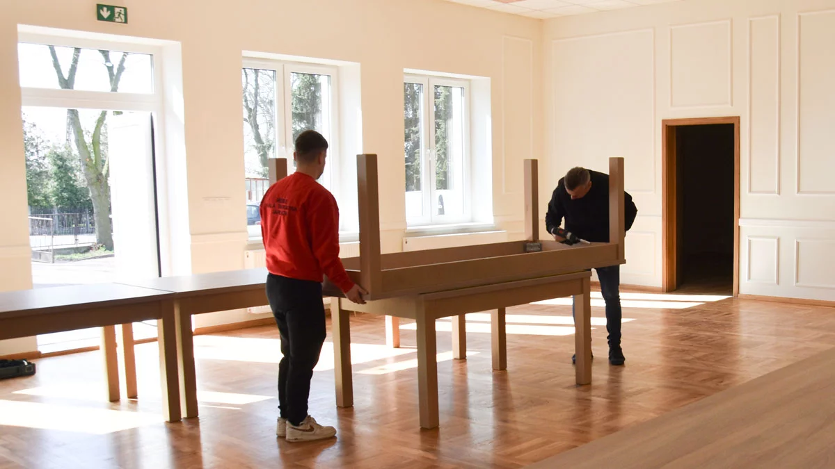 Świetlica i remiza po remoncie pięknie się prezentują. Czas pomyśleć o zniszczonym, PRL-owskim ogrodzeniu