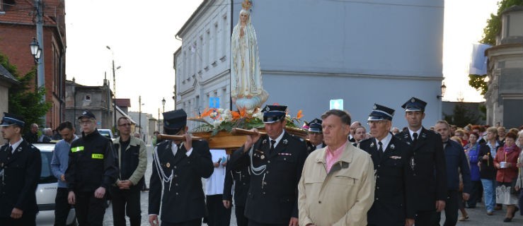 Przeszli w procesji fatimskiej - Zdjęcie główne