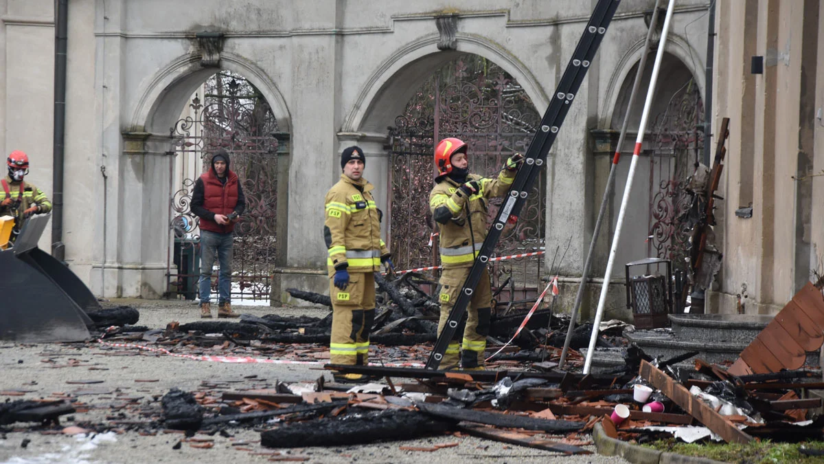 Co było przyczyną pożaru w pałacu w Pępowie? Wiemy oficjalnie. Prokurator umorzył postępowanie - Zdjęcie główne