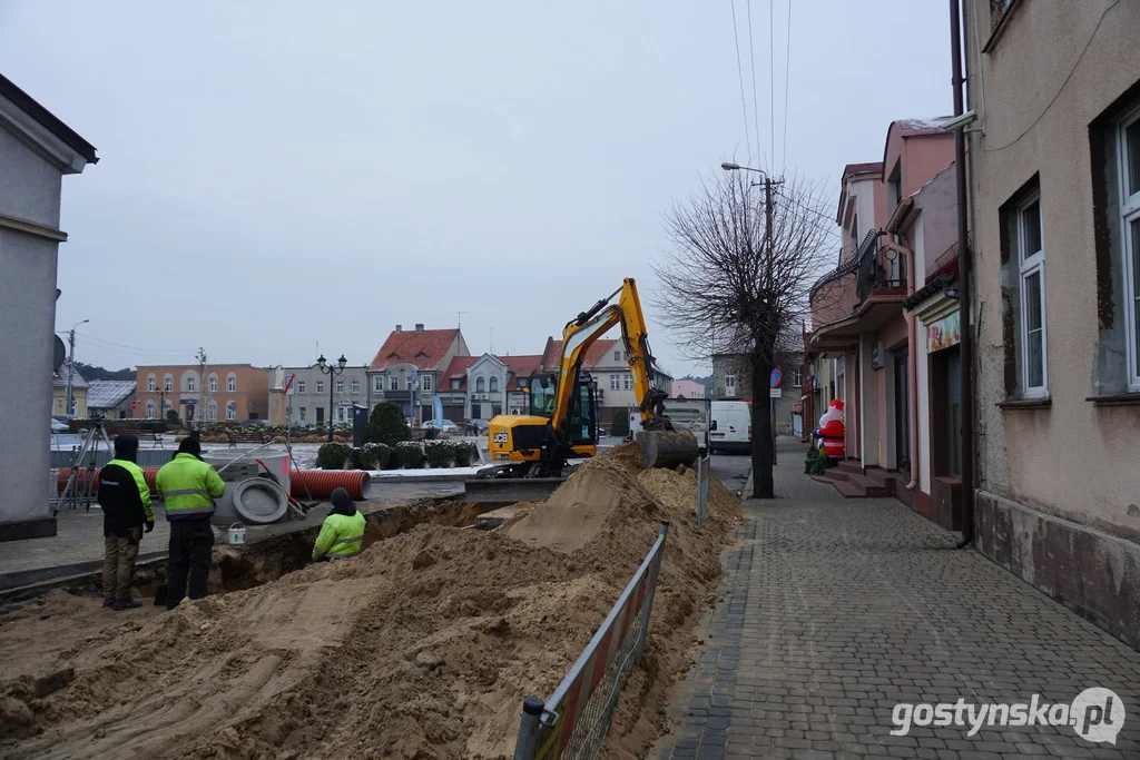 Chwilowo piaskowski rynek jest rozkopany