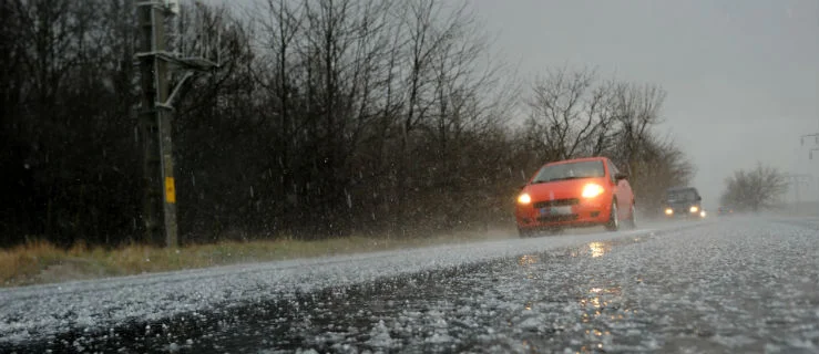 IMiGW wydało alert meteorologiczny dla powiatu gostyńskiego. Przez najbliższe 24-godziny kierowców i pieszych czekają trudne warunki na drogach - Zdjęcie główne