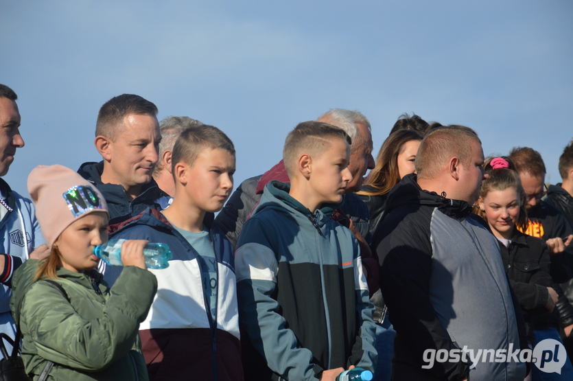 Dalabuszki. Piknik żużlowy dla Zuzi zorganizowany przez kluby Tasmania Racing oraz AKŻ Ostrów Wielkopolski przyniósł ponad 22 tysiące złotych zebrane podczas licytacji oraz ze sprzedaży m.in. wypieków przygotowanych przez komitet Zuzia kontra SMA
