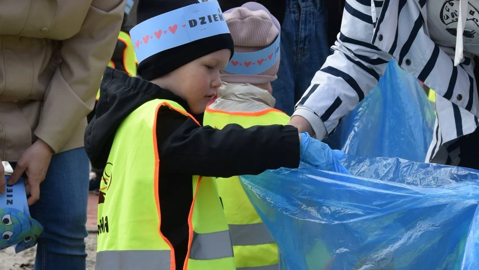 Wielkie sprzątanie gminy Krobia 2022. Akcję "Czysta gmina" rozpoczęły dzieci z przedszkola i gminnego żłobka - Zdjęcie główne