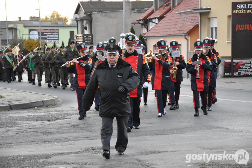 Wartę przy pomniku rozstrzelanych wystawił 4. Pułk Przeciwlotniczy w Lesznie oraz klasa wojskowa Zespołu Szkół Ogólnokształcących i Zawodowych w Krobi