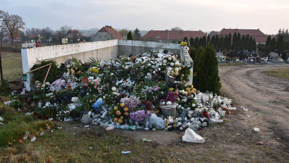 Śmieci wychodzą z boksów. Jest syf, bo sami porządku utrzymać nie potrafimy - Zdjęcie główne