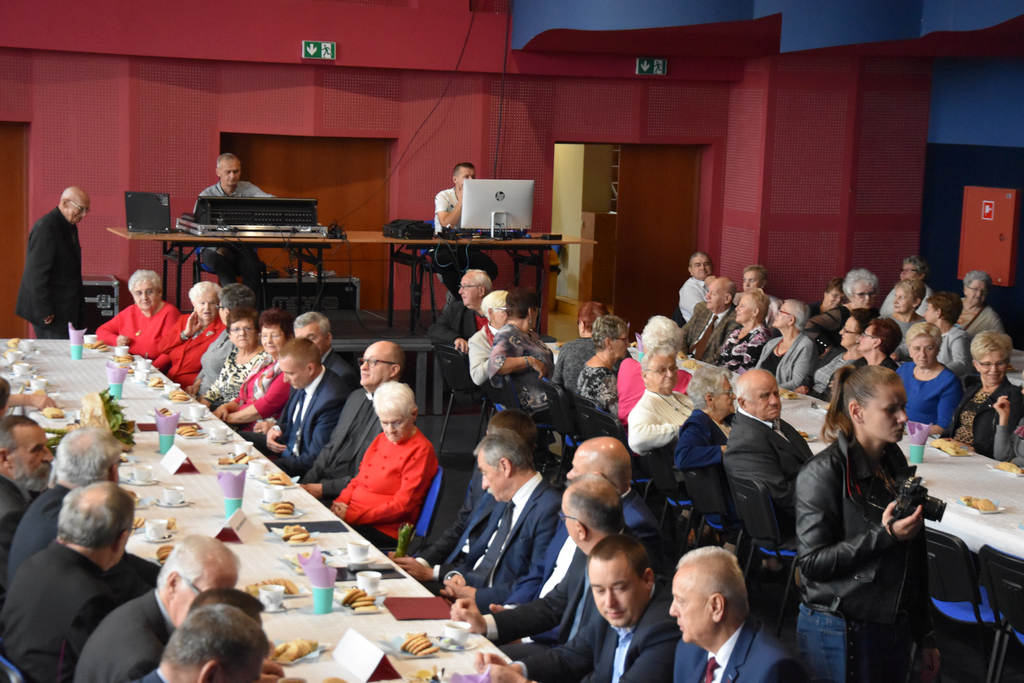 Gostyń. PZERiI w Gostyniu obchodził 55-lecie istnienia. Z tej okazji kilkunastu członkom organizacji wręczono odznaczenia. Świętowano też Dzień Seniora. 