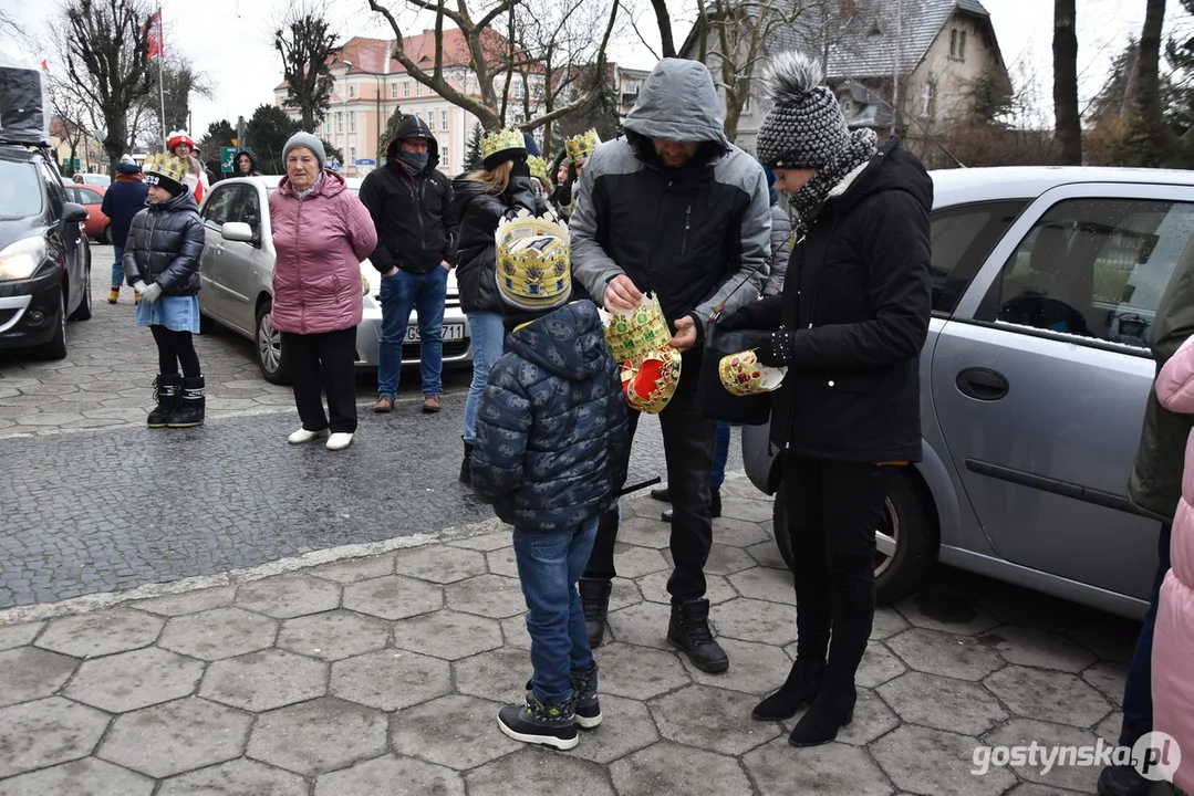 Gostyń. Orszak Trzech Króli przeszedł z kościoła pw. Ducha Świętego na gostyński rynek