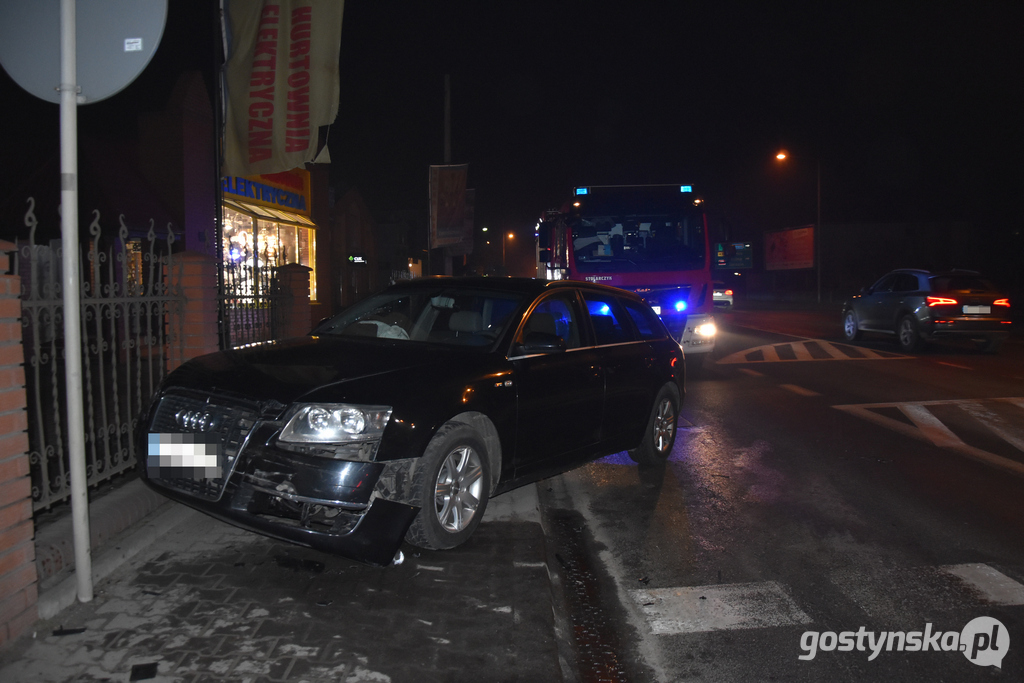 Gostyń. Kolizja dwóch samochodów osobowych na ul. Poznańskiej, w ciągu drogi wojewódzkiej 434 w Gostyniu