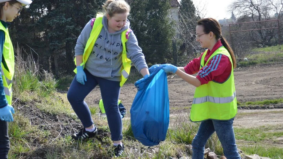 Wielkie sprzątanie gminy Krobia w Światowy Dzień Ziemi. Wśród uczestników rozlosowane zostaną drzewka - Zdjęcie główne