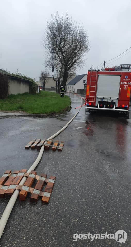 Akcja strażaków-ochotników na ul. Błonie w Pogorzeli