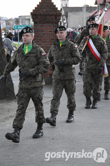 Wartę przy pomniku rozstrzelanych wystawił 4. Pułk Przeciwlotniczy w Lesznie oraz klasa wojskowa Zespołu Szkół Ogólnokształcących i Zawodowych w Krobi