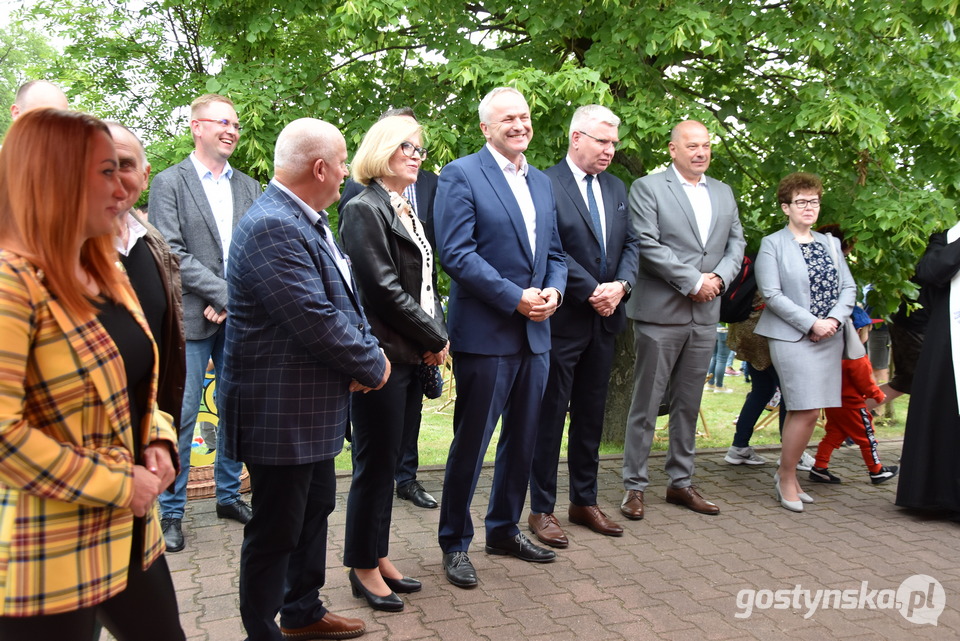 Borek Wlkp. - otwarcie pierwszej siłowni. Do zwiedzania mieszkańców zaprosiła Daria Walczykiewicz - mistrzyni Europy w trójboju siłowym i trenerka z klubu Zagłębie Relaks Konin