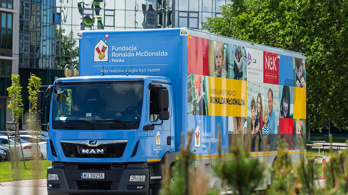 UWAGA! W Gostyniu bezpłatne badania USG jamy brzusznej dzieci. Na parkingu przy gostyńskim szpitalu stanie ambulans - Zdjęcie główne