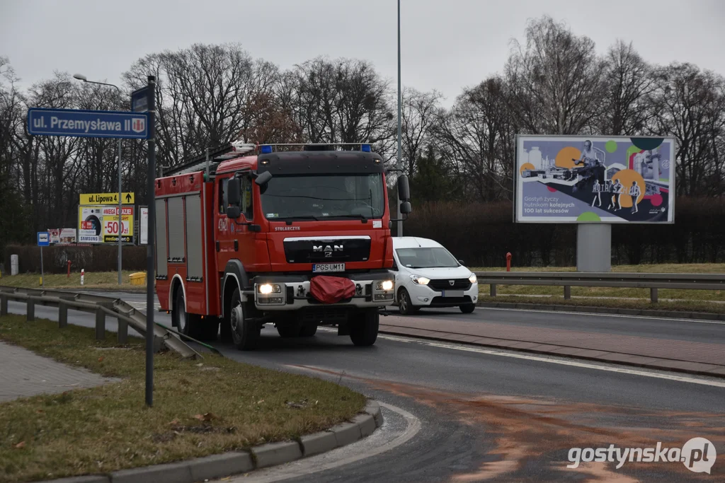 Gostyń. Stłuczka dwóch pojazdów na ul. Leszczyńskiej w Gostyniu (DK 12)