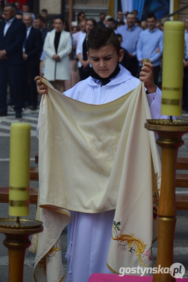 Krobia. Procesja Bożego Ciała przeszła ulicami miasta. Każdemu z ołtarzy przyświecało inne hasło: „Przez Maryję do Jezusa”, „Pozwólcie dzieciom przyjść do mnie”, Bierzcie i jedzcie, to jest ciało Moje” oraz „W mocy bożego Ducha” 