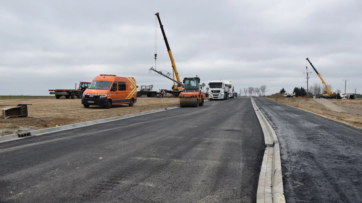 Nowa droga, ze zbiornikiem retencyjnym i wagą. Za kilka miesięcy pojedziemy