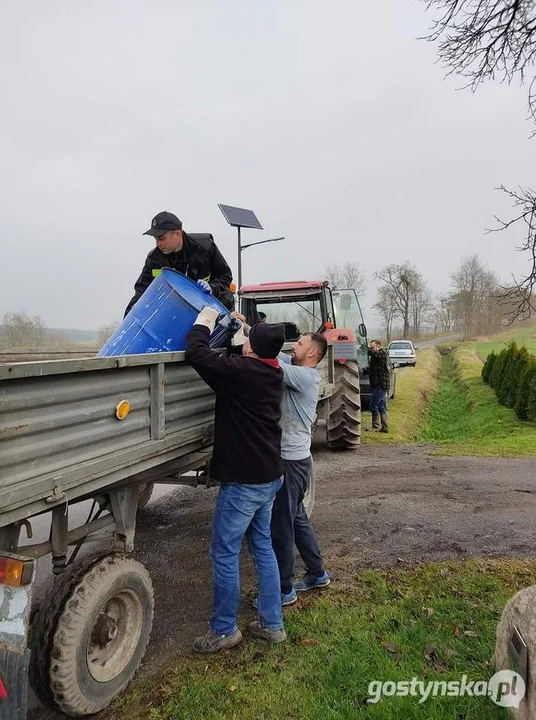 Gostyń. Druhowie z OSP Kunowo zorganizowali w sobotę zbiórkę złomu dla Zuzi chorej na SMA 