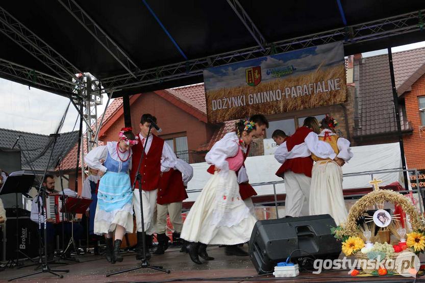 Główna część dożynek gminno-parafialnych odbyła się na Placu Cyryla Ratajskiego w Pępowie.