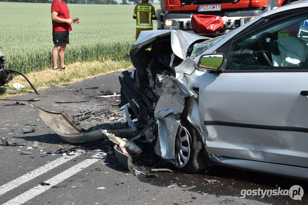 Gostyń - Poniec. Na szosie powiatowej dosżło do zderzenia dwóch samochodów osobowych