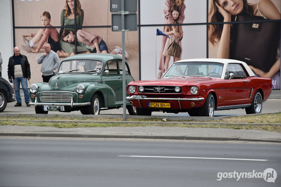 Gostyń. Zlot samochodów retro wzbudził zainteresowanie mieszkańców Gostynia