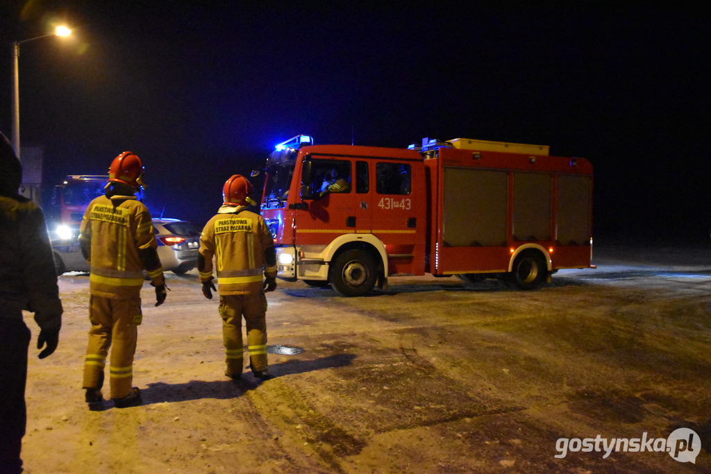 Zdarzenie w Ziółkowie. Poszkodowany młody kierowca zabrany do szpitala