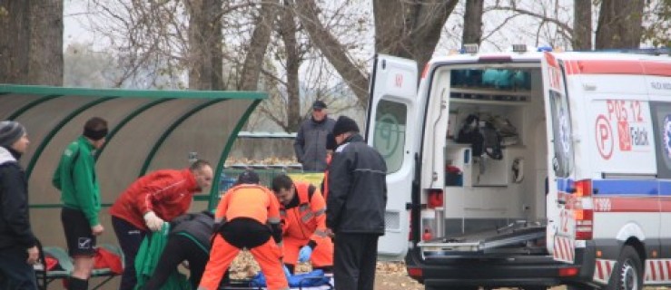 Strzelec bramki odjechał karetką - Zdjęcie główne