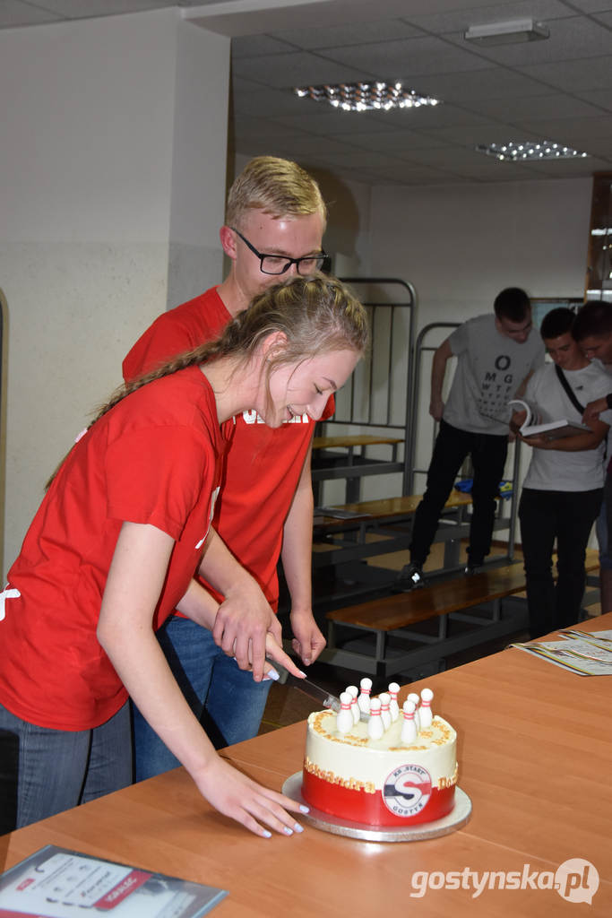 Gostyń. Kręglarze z KS Start Gostyń: Aleksandra Banaszak i Dominik Dutkiewicz  ze zdobytymi medalami