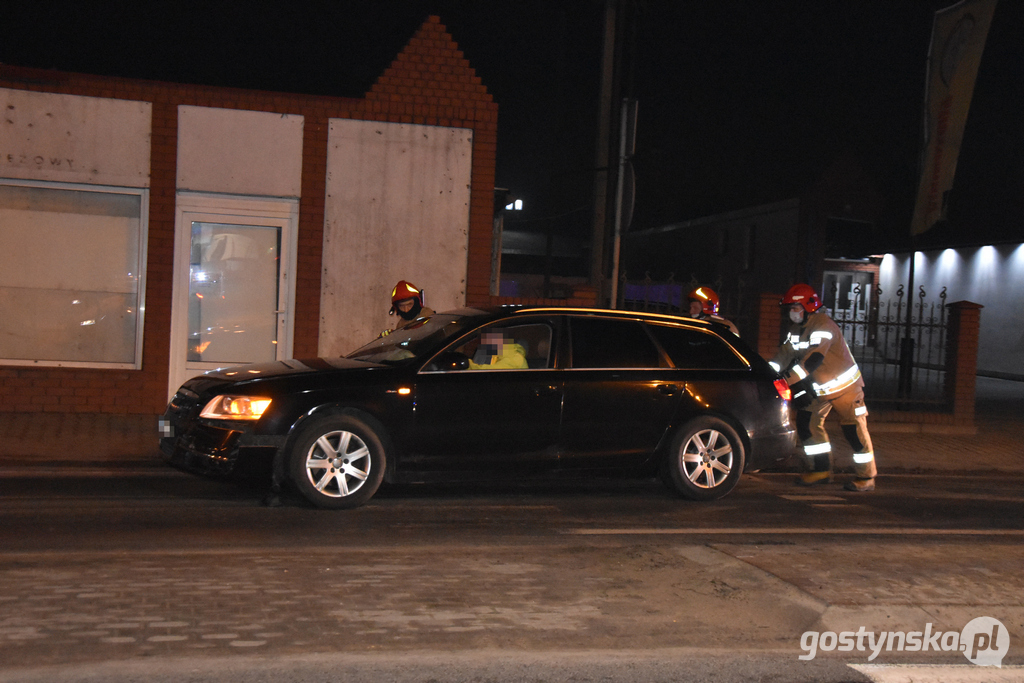 Gostyń. Kolizja dwóch samochodów osobowych na ul. Poznańskiej, w ciągu drogi wojewódzkiej 434 w Gostyniu