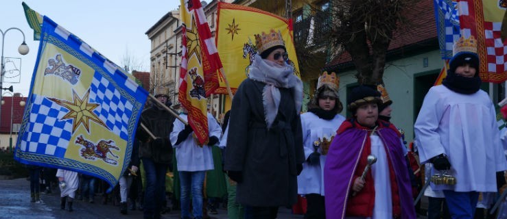 Kolorowy Orszak szedł radośnie i ze śpiewem ulicami - Zdjęcie główne