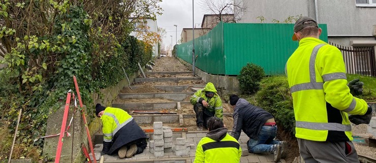 Remontują stromy łącznik dla pieszych - Zdjęcie główne