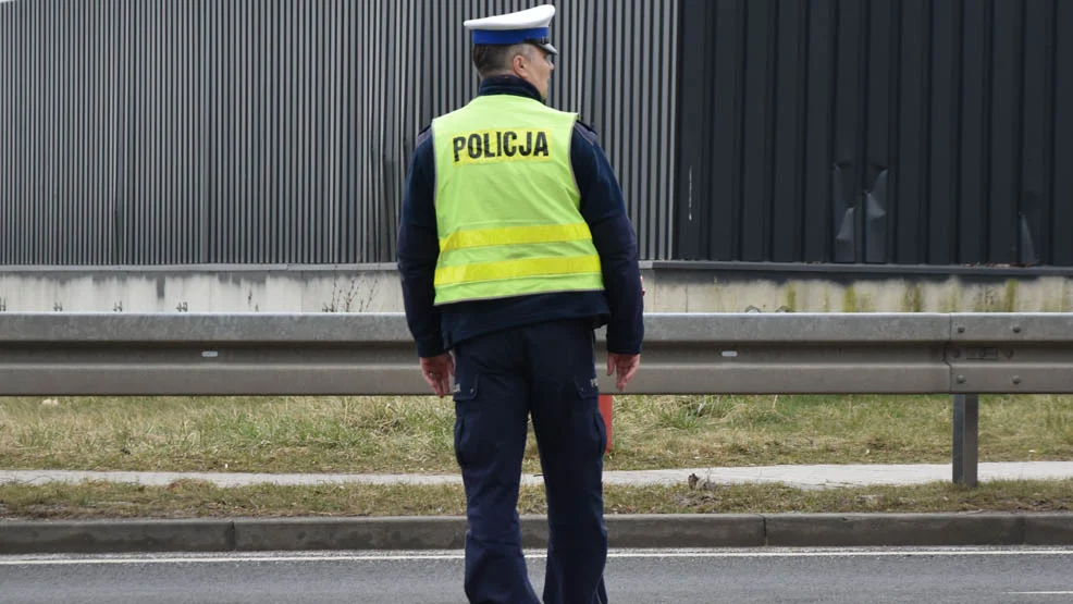 Najpierw pił alkohol, później stracił prawo jazdy. Policja wiedziała, że był "pod wpływem” - Zdjęcie główne