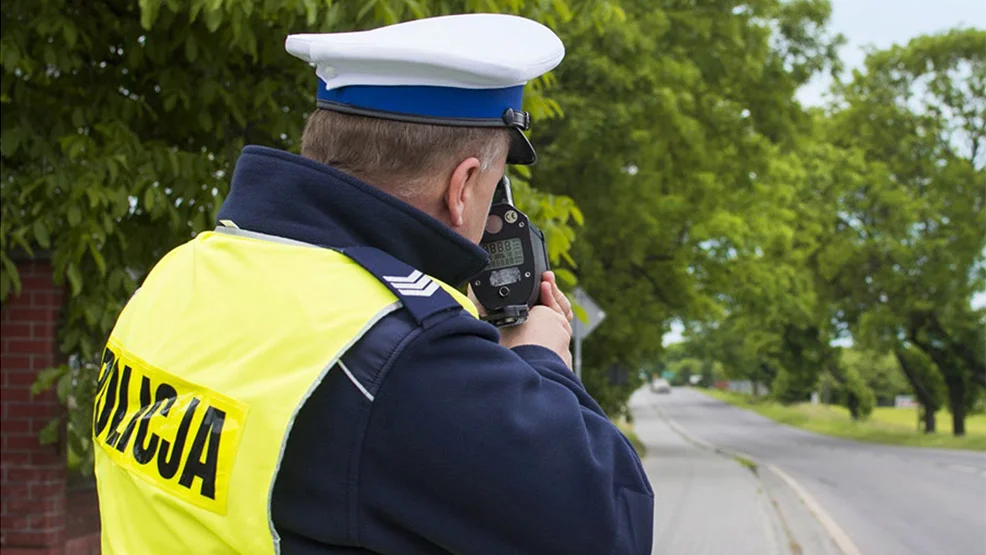 Dwukrotnie przekroczył dozwoloną prędkość na obwodnicy Borku Wlkp. Dostał wysoki mandat i punkty karne - Zdjęcie główne