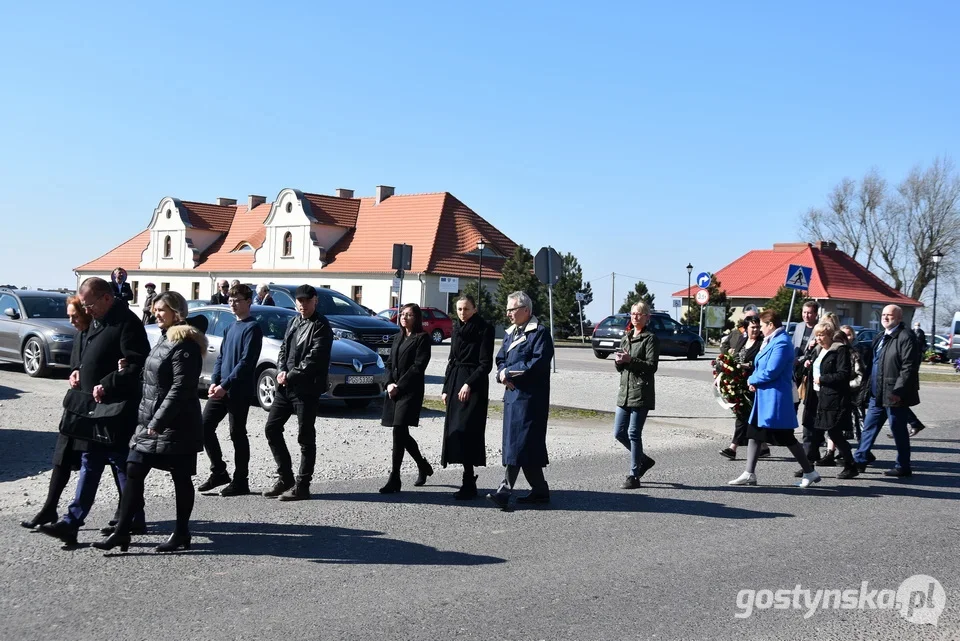  Gostyń. 23 marca 2022 r. rodzina, najbliżsi przyjaciele, znajomi pożegnali śp. Jana Pedę, miłośnika motoryzacji i samochodów zabytkowych.