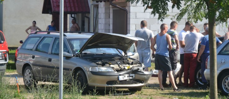 Dwóch młodych kierowców i potrzaskane auta - Zdjęcie główne