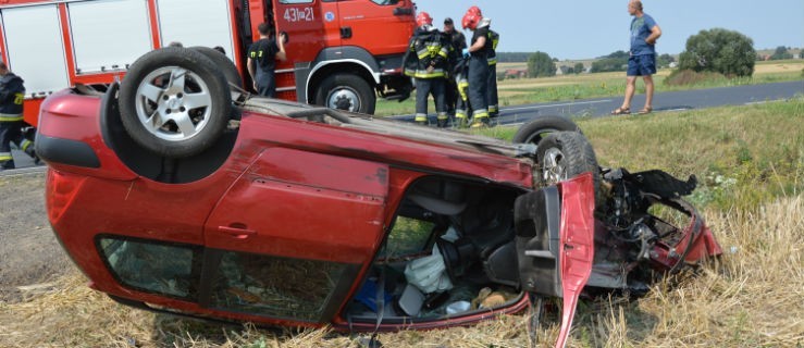 Uderzyła w ciężarówkę. Kobieta w ciężkim stanie w szpitalu. AKTUALIZACJA - Zdjęcie główne